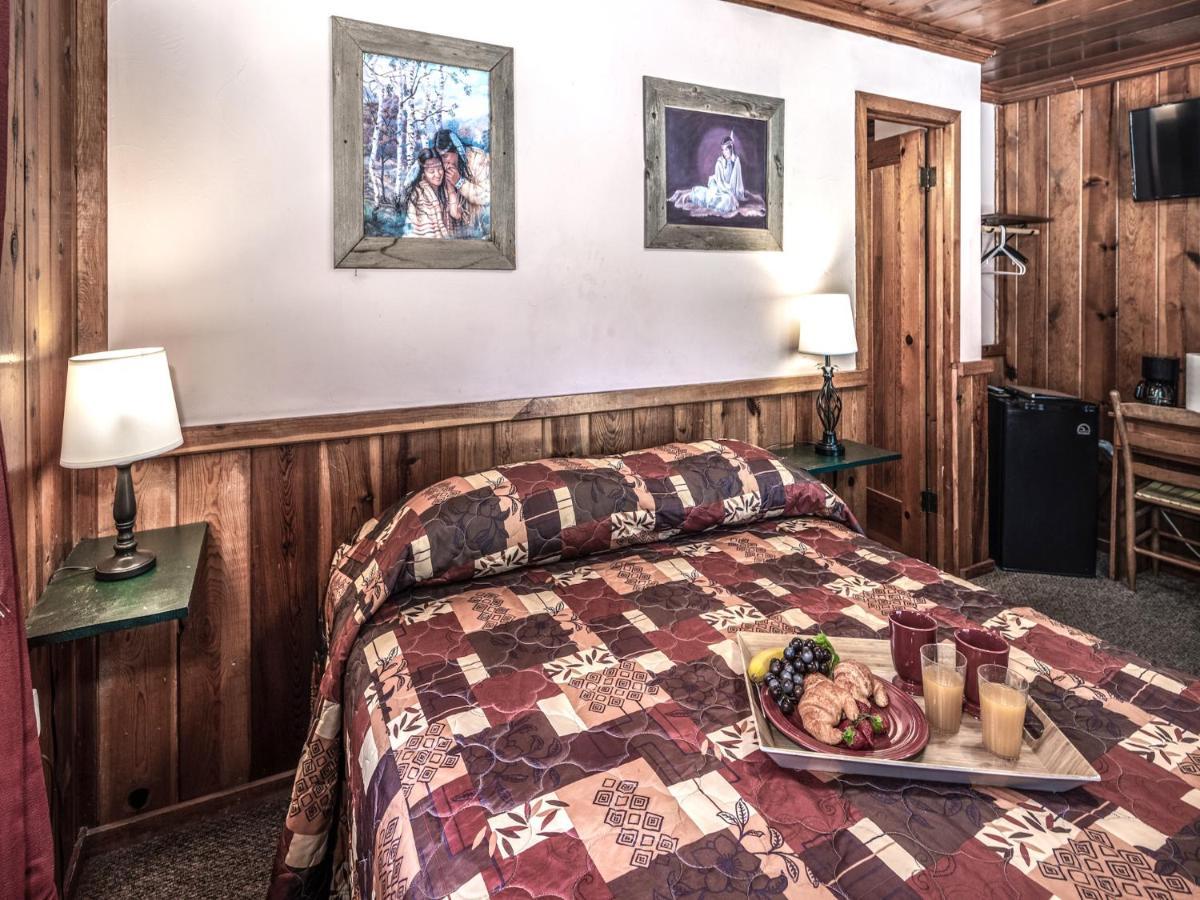 Apache Village Cabinette 13, Queen Bed, Midtown, Sleeps 2 Рюидозо Екстериор снимка