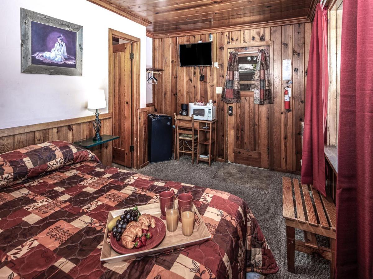 Apache Village Cabinette 13, Queen Bed, Midtown, Sleeps 2 Рюидозо Екстериор снимка